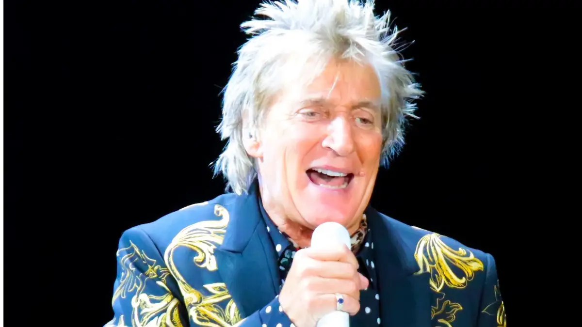 ARCHIV - 04.08.2018, USA, Atlantic City: Rod Stewart singt in der Boardwalk Hall vor «ausverkauftem» Publikum. (zu dpa "Bambi-Verleihung zum Jubiläum mit Rod Stewart und Udo Lindenberg" vom 13.11.2018) Foto: Donald Kravitz/ZUMA Wire/dpa +++ dpa-Bildfunk +++