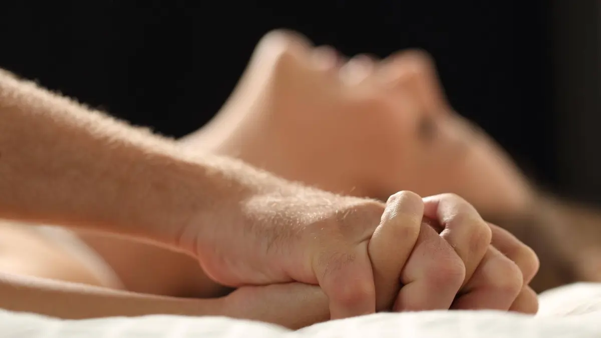 Couple having sex on a bed at home model released Symbolfoto PUBLICATIONxINxGERxSUIxAUTxONLY Copyright: xAntonioGuillemx Panthermedia15772408