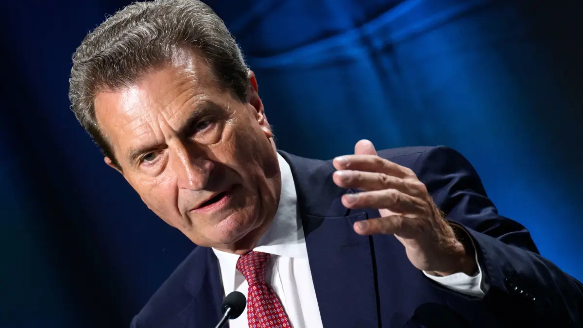 22.06.2023, Berlin: Günther H. Oettinger (CDU), Ehemaliger Vizepräsident der Europäischen Kommission und Ministerpräsident des Landes Baden-Württemberg a.D., spricht beim Kongress 2023 des Medienverbands der freien Presse (MVFP). Der Medienverband der freien Presse ist der Bundesverband der Zeitschriftenverleger. Er vertritt rund 350 Mitgliedsverlage und mehr als 7.000 Zeitschriften- und Medienangebote in der gesamten Branche. Foto: Bernd von Jutrczenka/dpa +++ dpa-Bildfunk +++