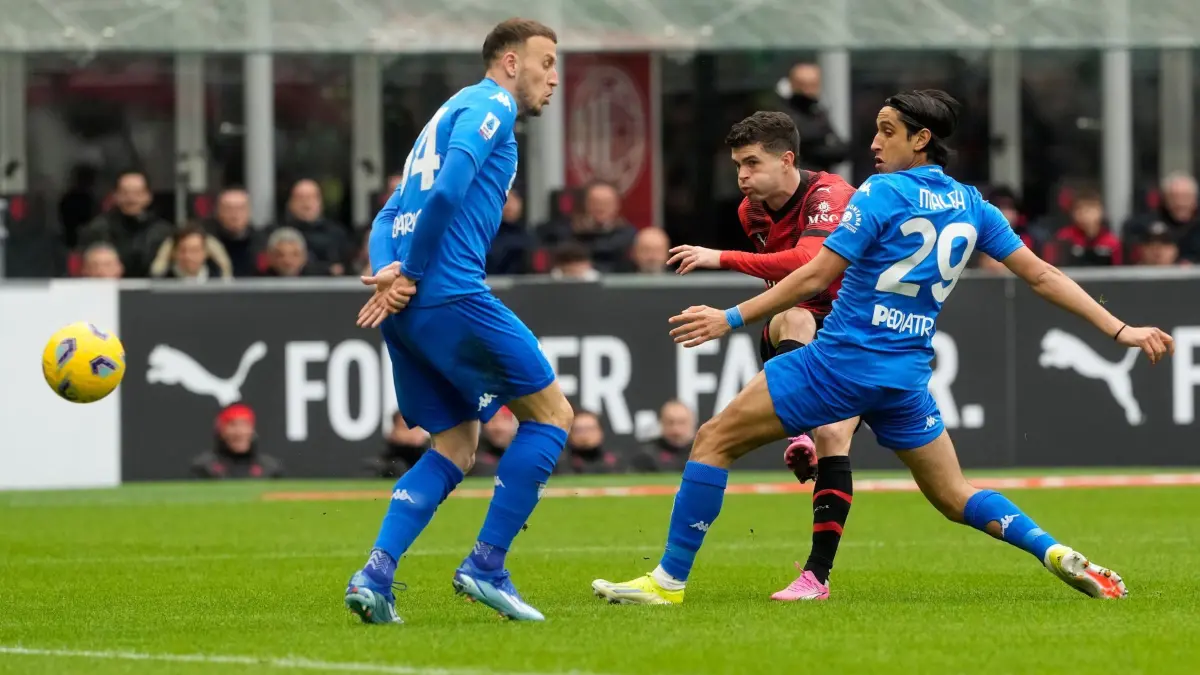 Fußball: Serie A, Italien, 28. Spieltag, AC Mailand — FC Empoli: Christian Pulisic (M) von AC Mailand versucht ein Tor zu schießen.