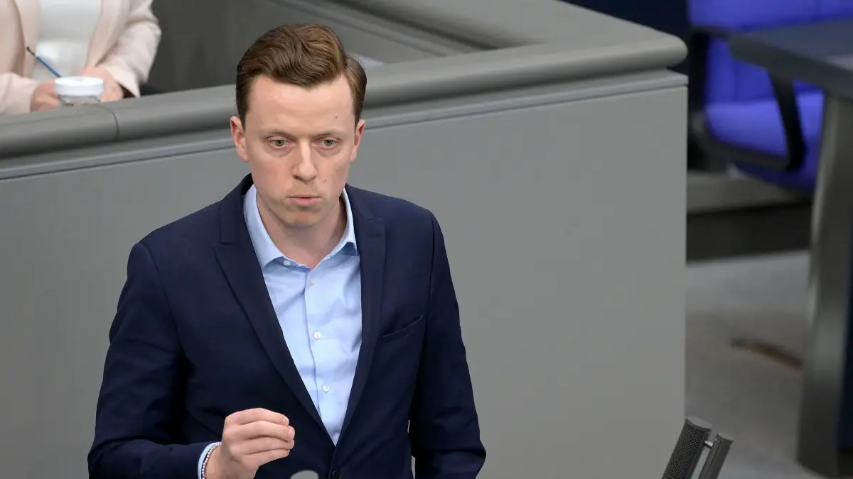 Adis Ahmetovic in der 159. Sitzung des Deutschen Bundestages im Reichstagsgebäude. Berlin, 20.03.2024