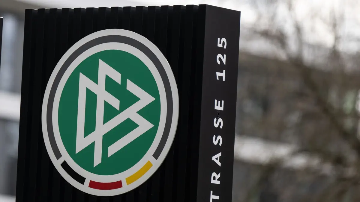 Zwei Nachwuchsteams des Deutschen Fußball–Bundes (DFB) verpassten die Europameisterschaften.