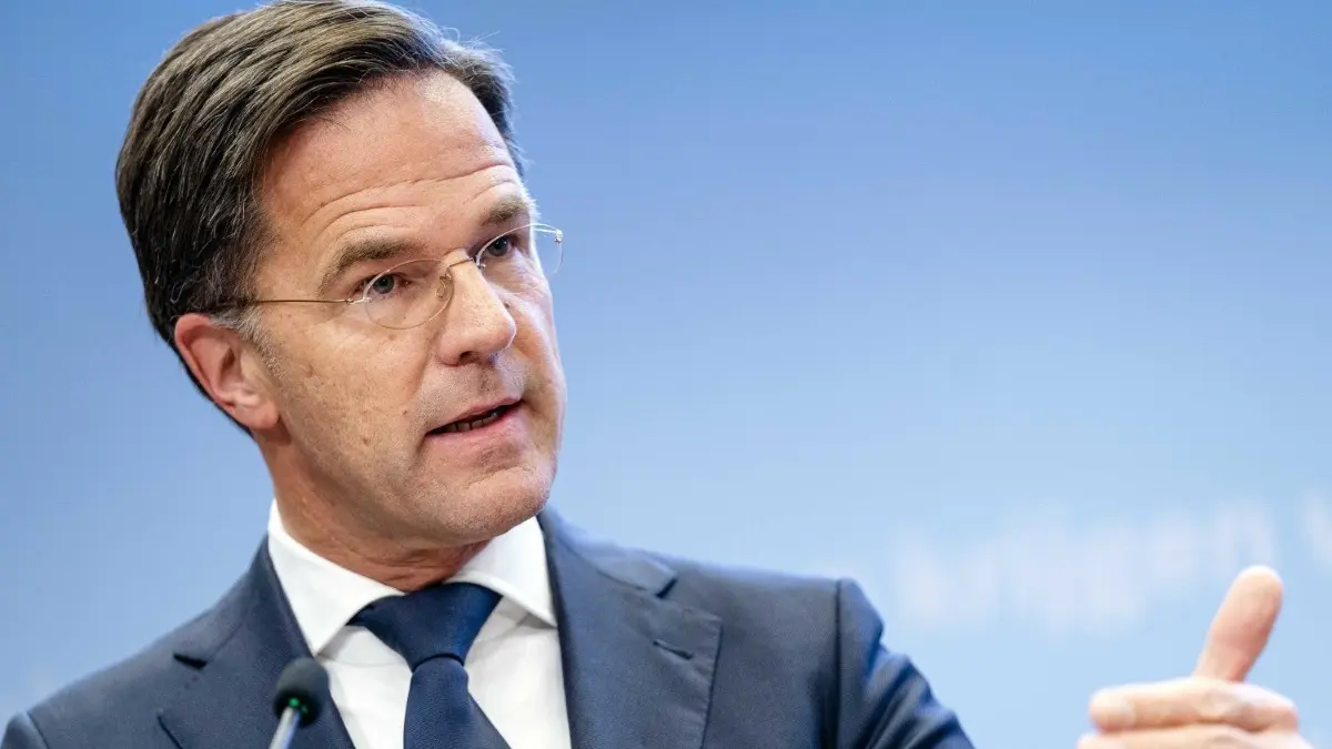 Mark Rutte, Ministerpräsident der Niederlande, spricht während einer Pressekonferenz. Angesichts schnell steigender Infektions- und Patientenzahlen verhängen die Niederlande einen abendlichen Lockdown.
26.11.2021, Niederlande, Den Haag: Mark Rutte, Ministerpräsident der Niederlande, spricht während einer Pressekonferenz. Angesichts schnell steigender Infektions- und Patientenzahlen verhängen die Niederlande einen abendlichen Lockdown. Foto: Bart Maat/ANP/dpa +++ dpa-Bildfunk +++