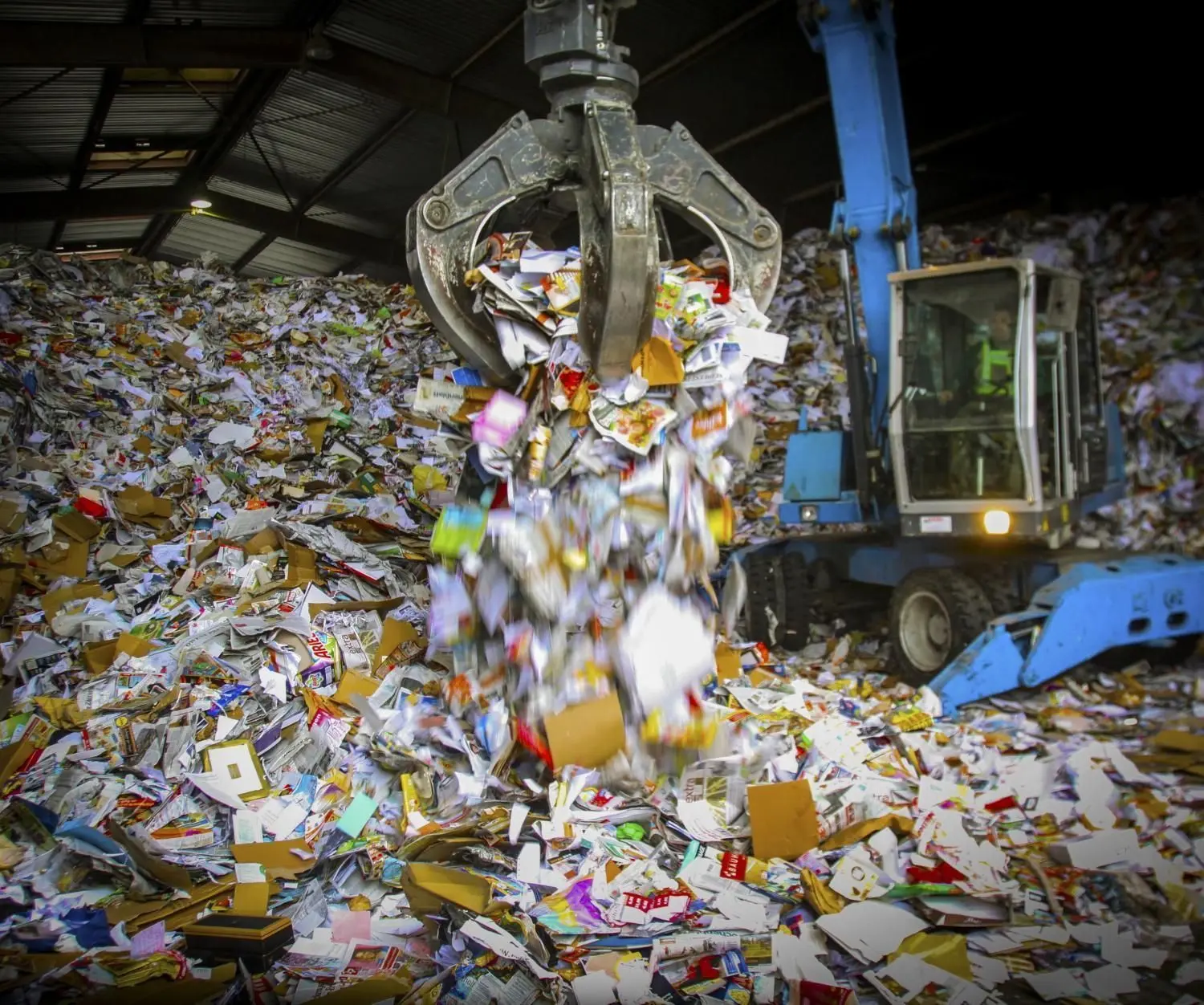 Eigentlich ist Altpapier  ein wertvolles Material.  Nun sind die Lager voll,  weil der Export stockt.