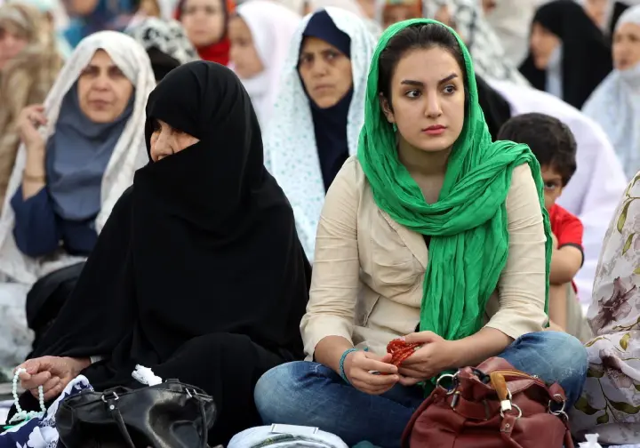 Kopftuch wird zum Verhängnis: Welche Regeln Frauen im Iran befolgen müssen