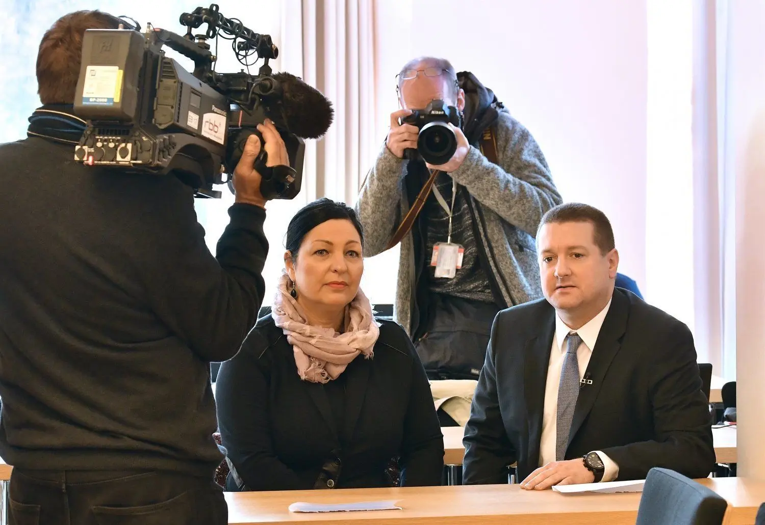 Die Opfer- und Betroffenensprecherin Astrid Passin gemeinsam mit Sascha Klösters. Beide verloren beim Anschlag auf den Breitscheidplatz Angehörige.