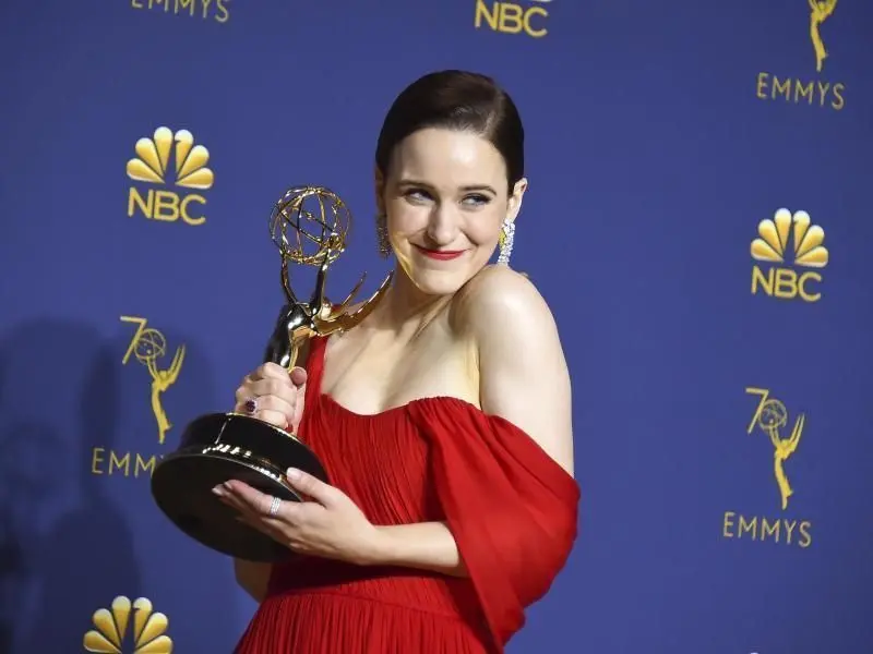 Rachel Brosnahan wurde als „Beste Hauptdarstellerin in einer Comedyserie“ für „The Marvelous Mrs. Maisel“ ausgezeichnet.