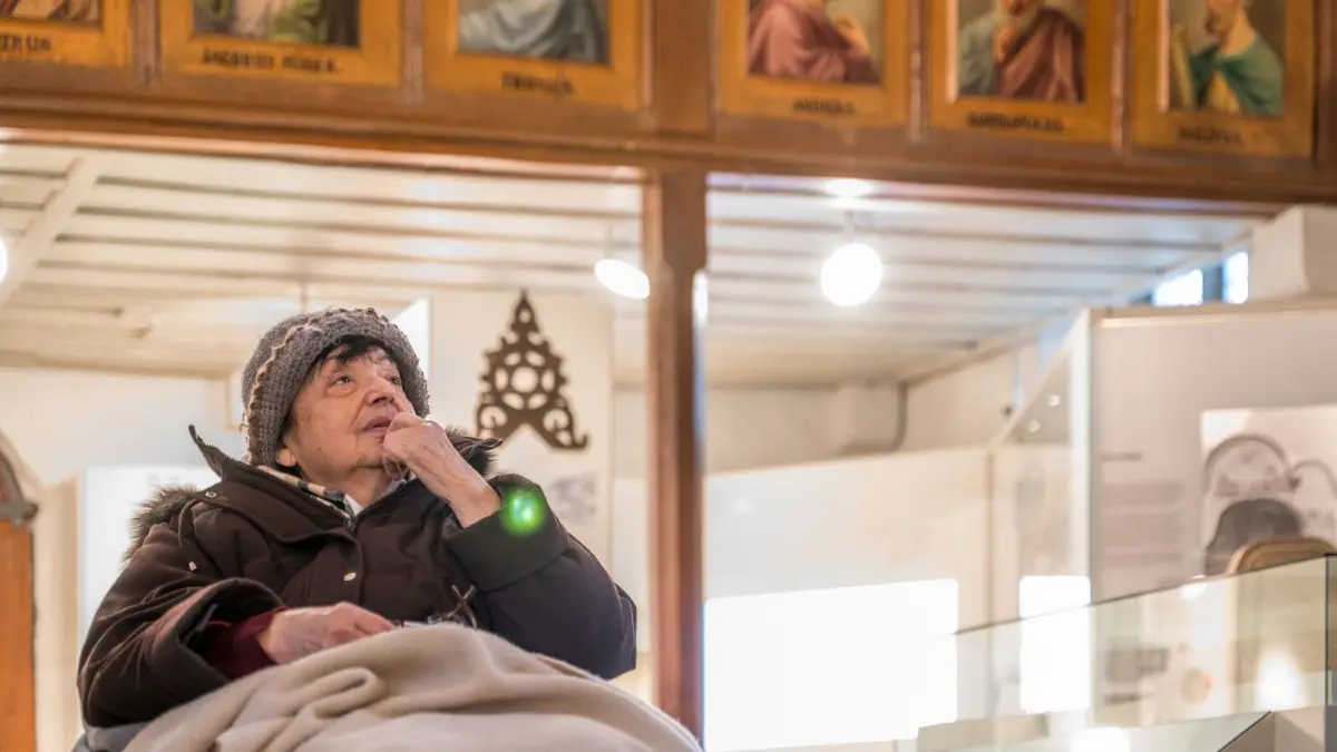 Besuch in der alten Heimat: Inge Auerbacher aus Jebenhausen im dortigen Jüdischen Museum. ⇥