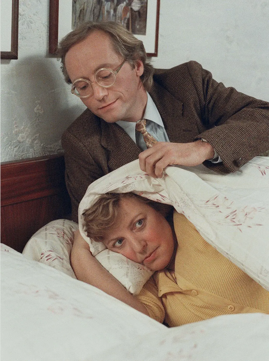 Folge 15 am 16. März 1986: Helga mit ihrem „Hansemann“ (Joachim Hermann Luger).⇥