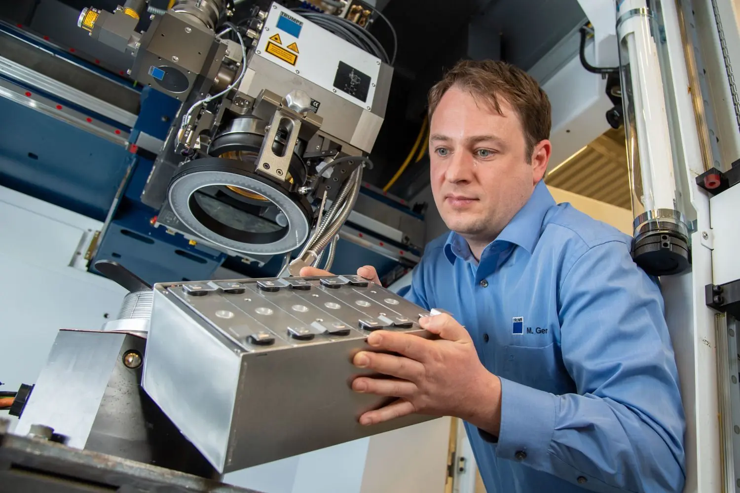 Vor allem bei der Produktion von Batterien wird Lasertechnik eingesetzt. ⇥