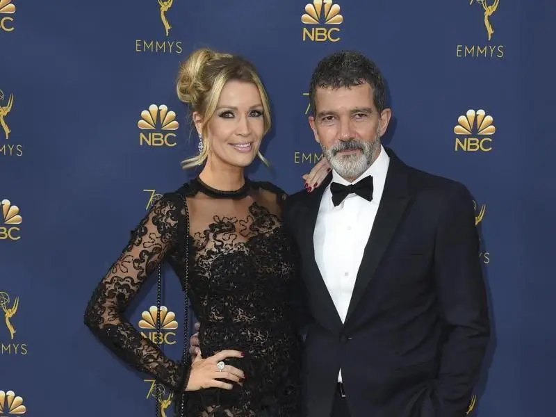 Antonio Banderas war für die Serie „Genius: Picasso“ für einen Emmy nominiert. Er kam mit seiner Freundin Nicole Kimpel zur Gala.