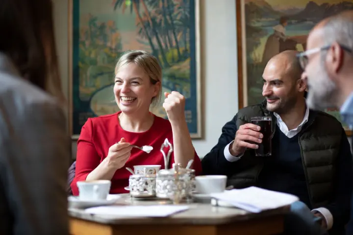 Mit Baby im Landtag: Wie das Politikerpaar Kind und Karriere vereinbart