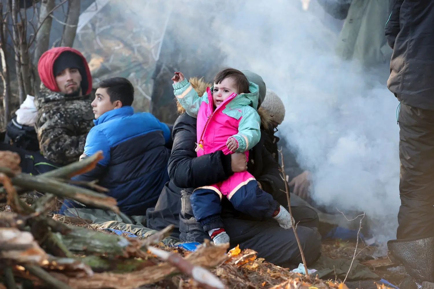 Immer mehr Flüchtlinge harren an der Grenze zwischen Belarus und Polen aus. ⇥