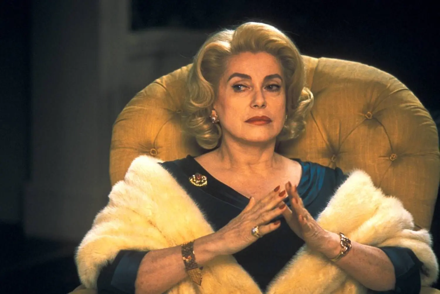 Unnahbarkeit und Sexappeal: Catherine Deneuve, hier im Film „Acht Frauen“ von 2002.