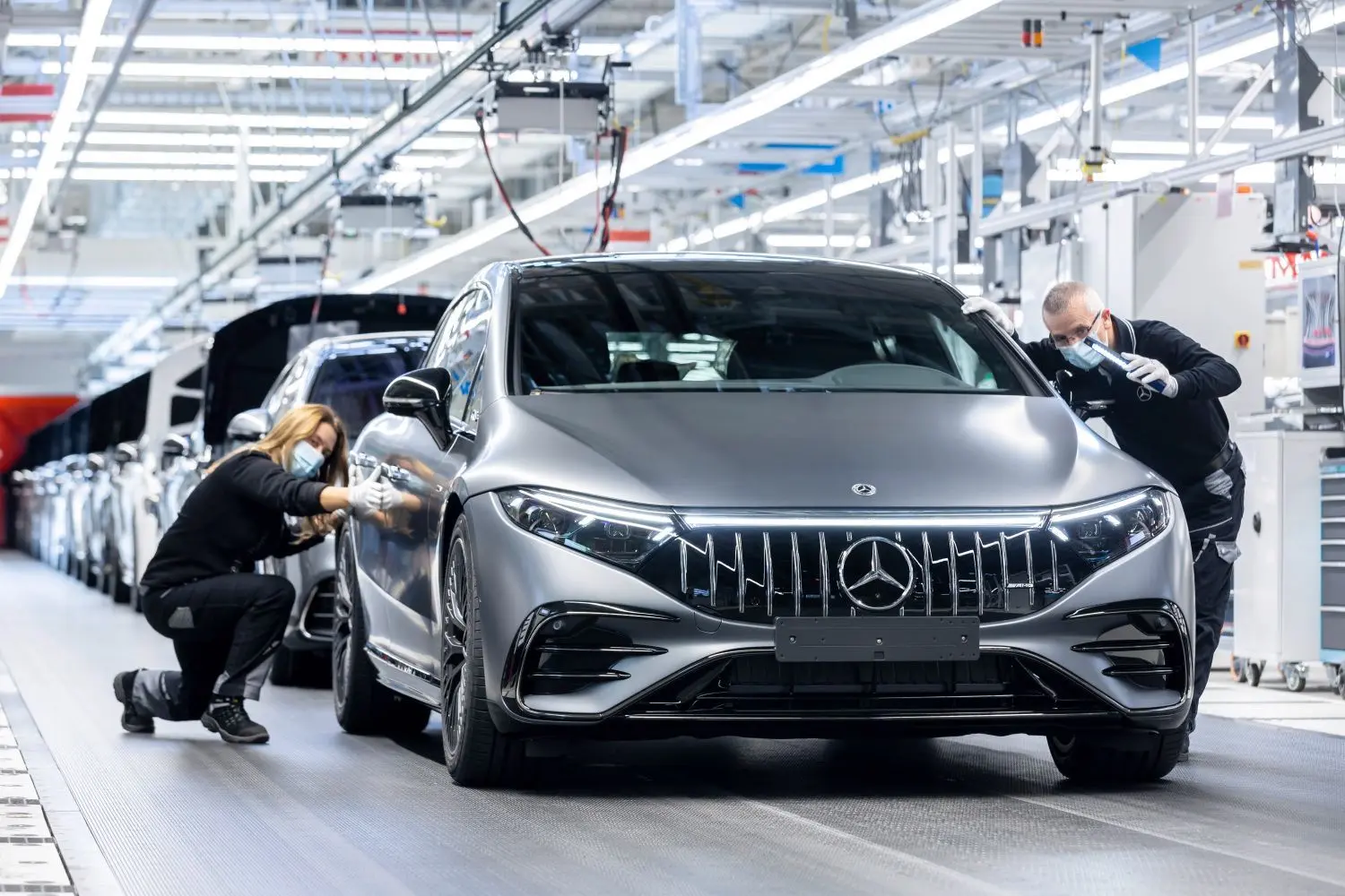 Das Mercedes-Benz Werk Bremen hat vor einigen Monaten mit der Produktion des vollelektrischen EQE begonnen.