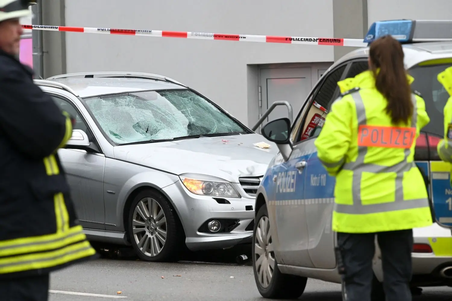 Die Unfallstelle in Volksmarsen mit dem Auto, das in einen Karnevalsumzug gerast ist.
