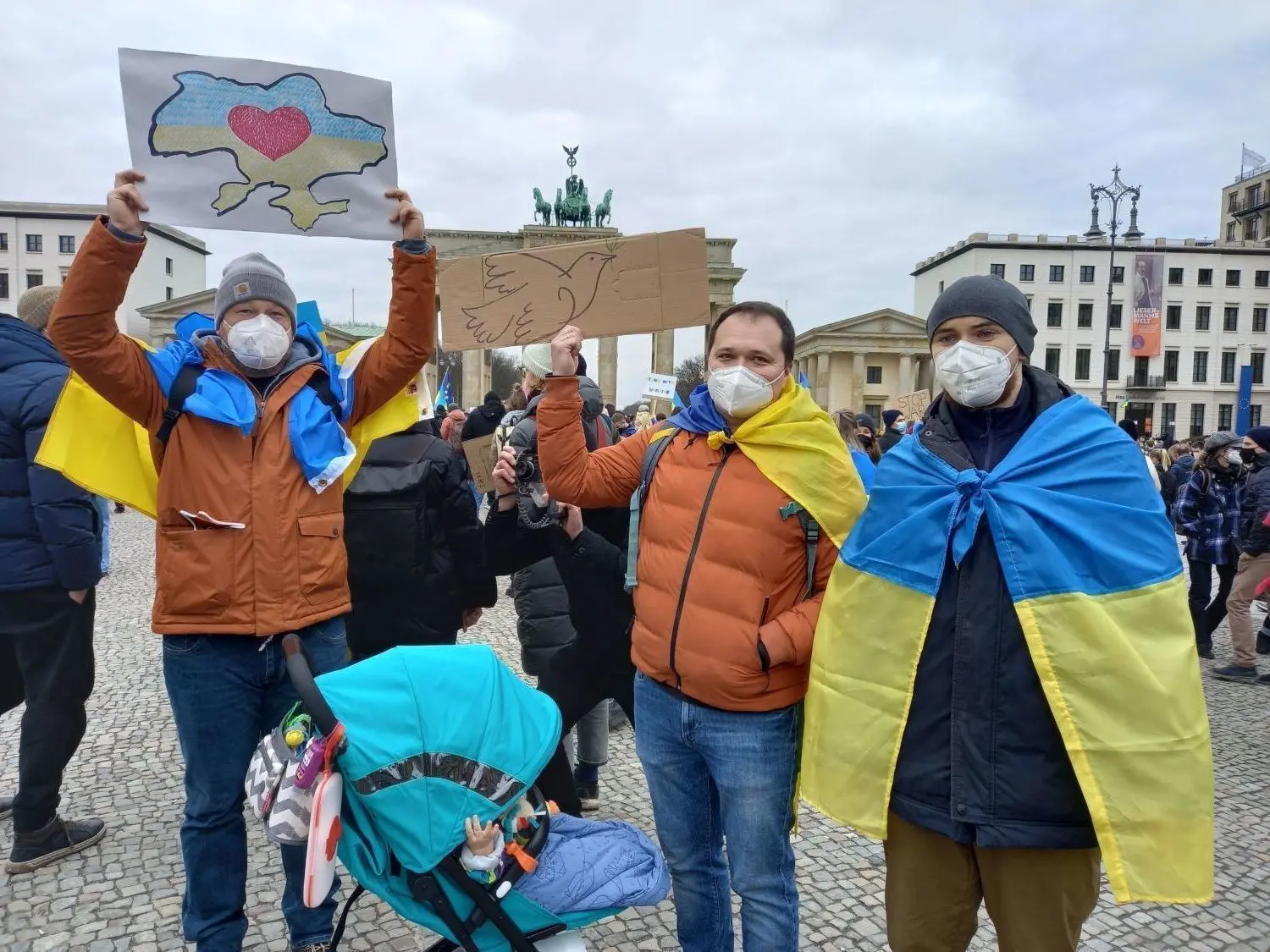 Unter den Demonstranten die am Donnerstag in Berlin gegen Putin und für den Frieden demonstrierten, waren viele Ukrainer, die in der Hauptstadt leben.