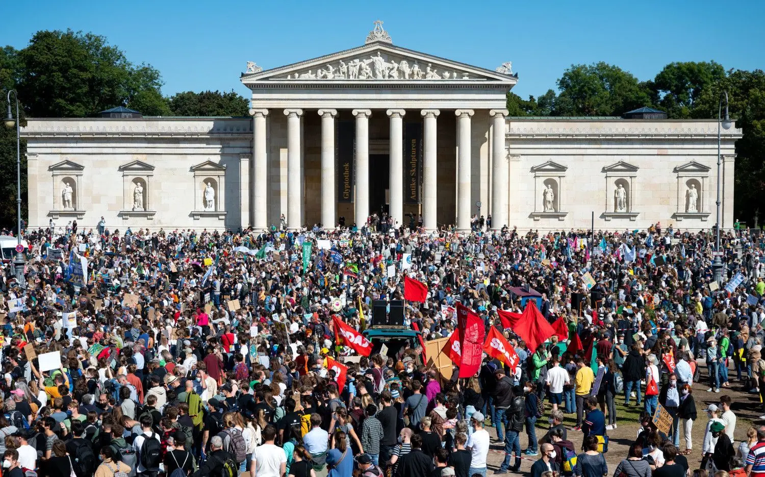 Heute ist wieder auf der ganzen Welt ein Klimastreik. Wann, wo, und mit wem - das erfahrt ihr hier.