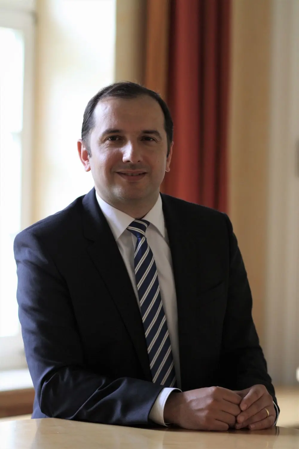 Erdal Yalçin ist Professor der HTWG Hochschule Konstanz und forscht zu Sanktionen. 2020 veröffentlichte er mit einem internationalen Forschungsteam die Global Sanctions Database.