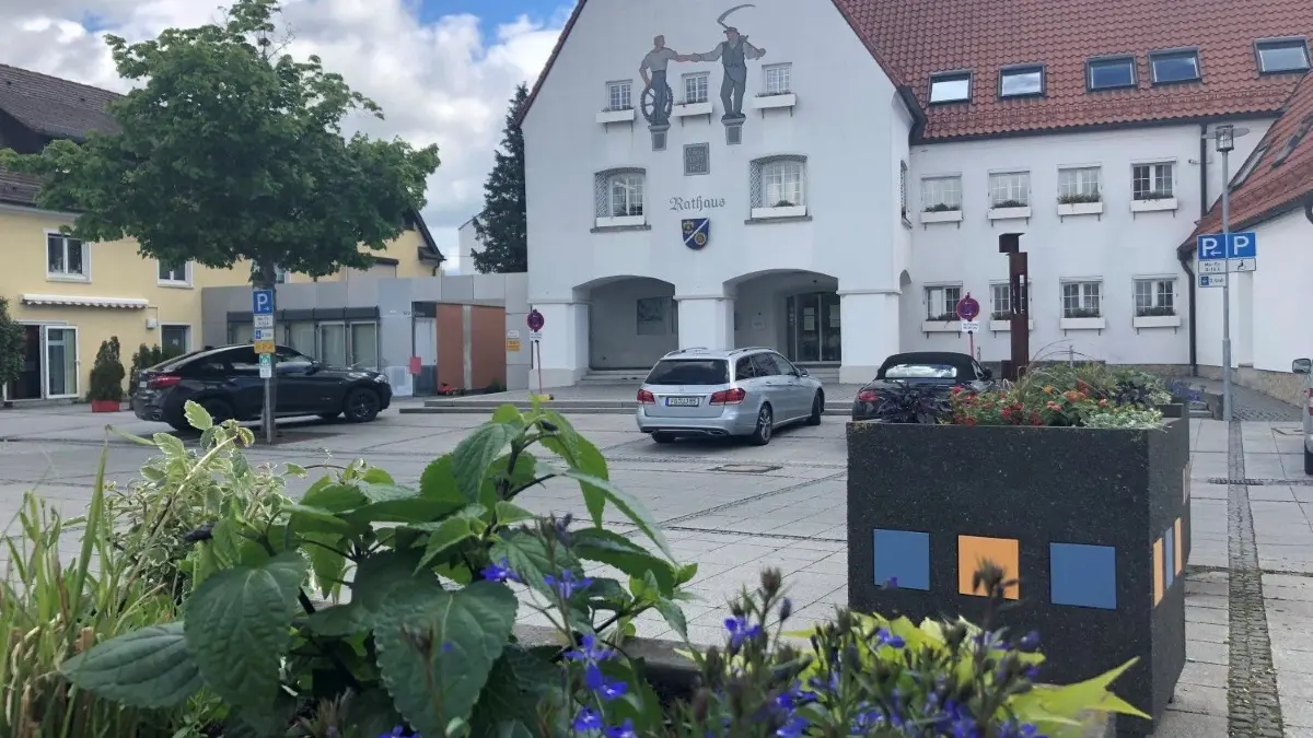 Im Bürgerbüro im Vöhringer Rathaus werden bis Ende Mai nur noch dringende Fälle bearbeitet.