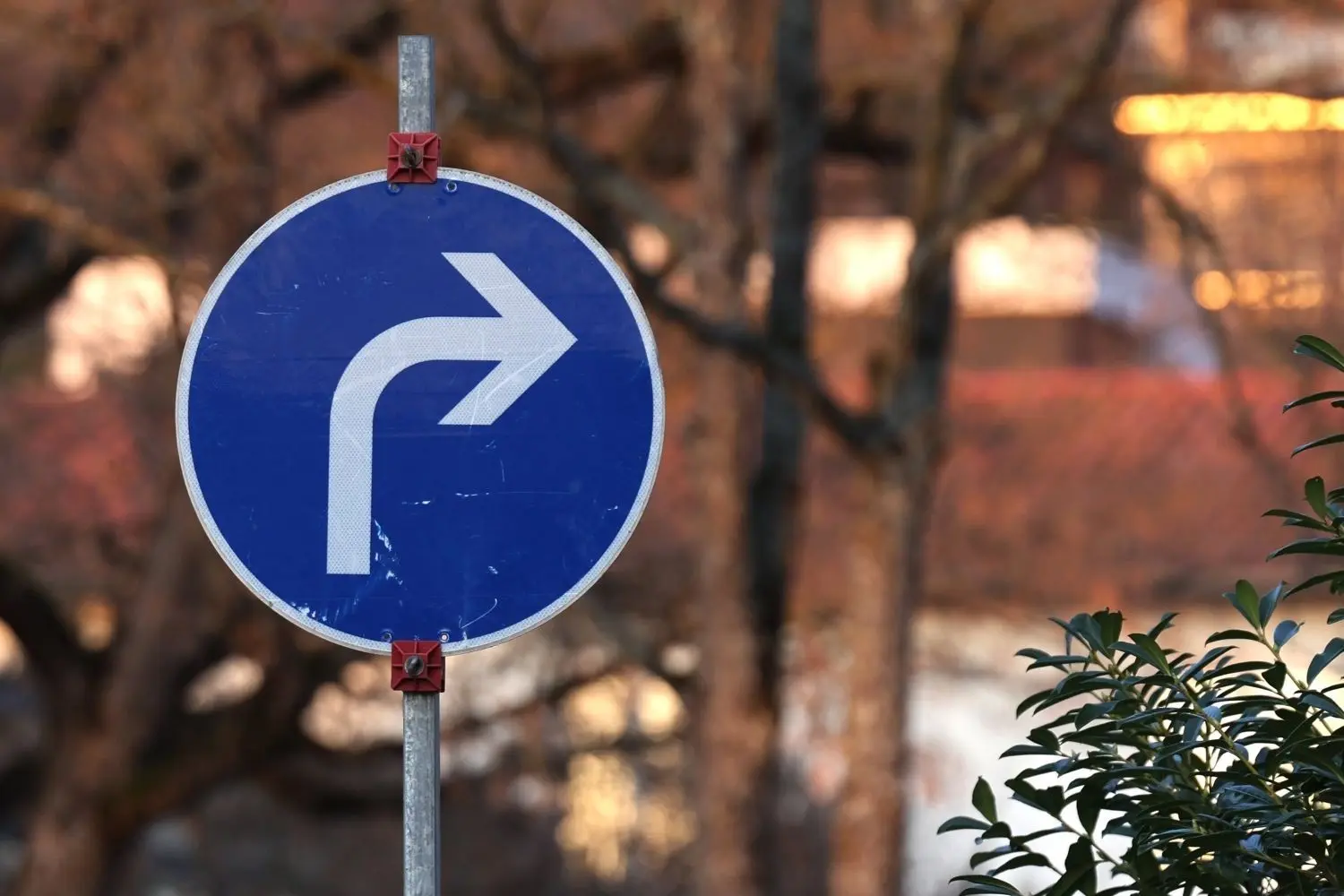 Kann die CDU/CSU weiterhin politisch rechts stehen oder schadet das dem Image?⇥