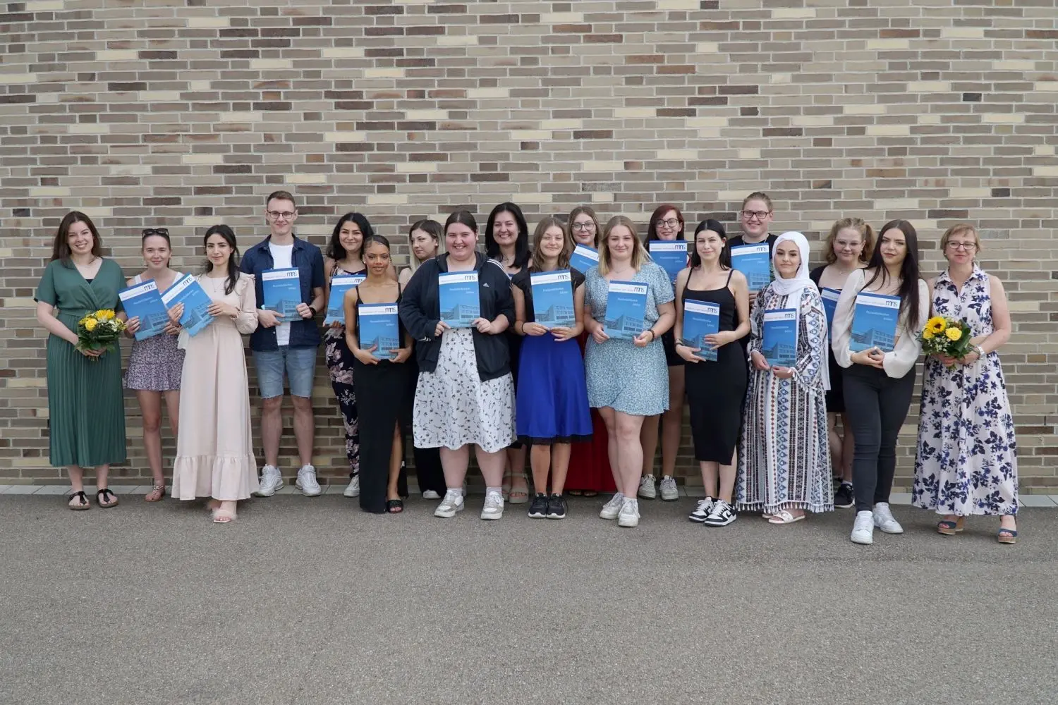 2BFS H2P2: Silva Alksayer, Julian Behringer, Rafaela da Costa Silva, Denis Dukaric, Lara Ewel (Preis), Inga Lotta Fuchs, Sophie Alex Gutjahr, Matti Haslop, Emily Horvat, Sarah Keck, Jeannette Khabdessov, Beyza Özdemir, Elisa Patricio da Costa, Vivian Rados, Anita Reisch, Nick Sailer, Samira Sallamat, Maylin Sommer, Leonie Walter, Rihanna Zehl