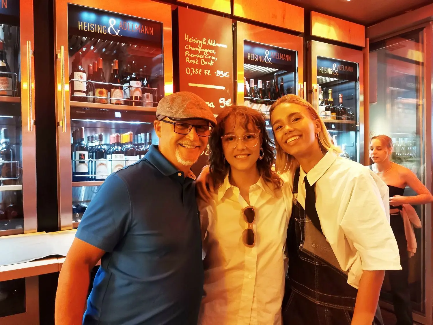 Anabelle Kress bei der Filmpremiere in Köln mit ihrem Vater Dieter Kress und dem Zwilling Lena Mantler (rechts).⇥