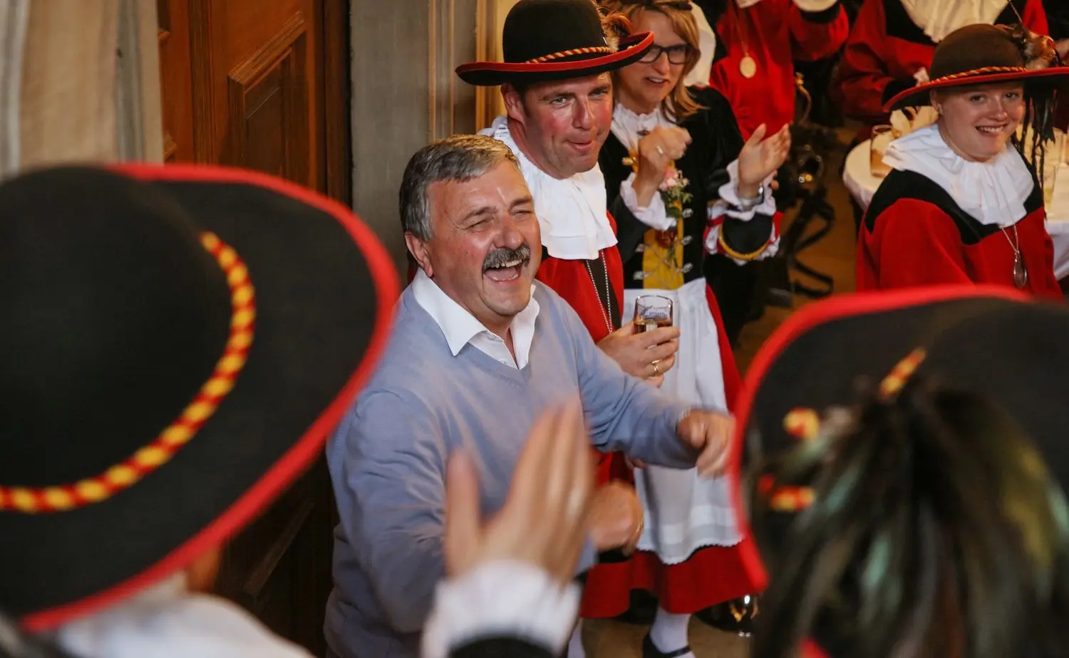 Schon beim Kuchen- und Brunnenfest an Pfingsten 2019 feiern die Haller Sieder im Rathaus ihren Robert.