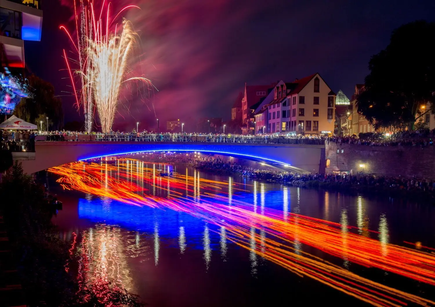 Jedes Jahr aufs Neue schön: Die Lichterserenade auf der Donau.