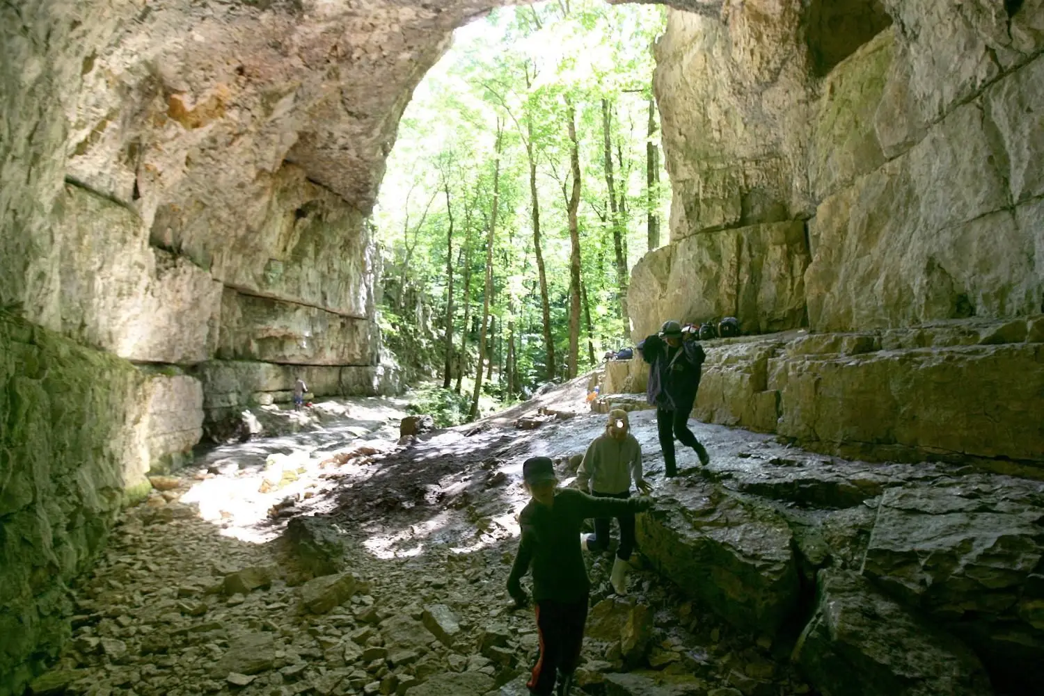 Die Falkensteiner Höhle bei Grabenstetten in der Nähe von Bad Urach - eine sehr beliebte Höhle in der Region.