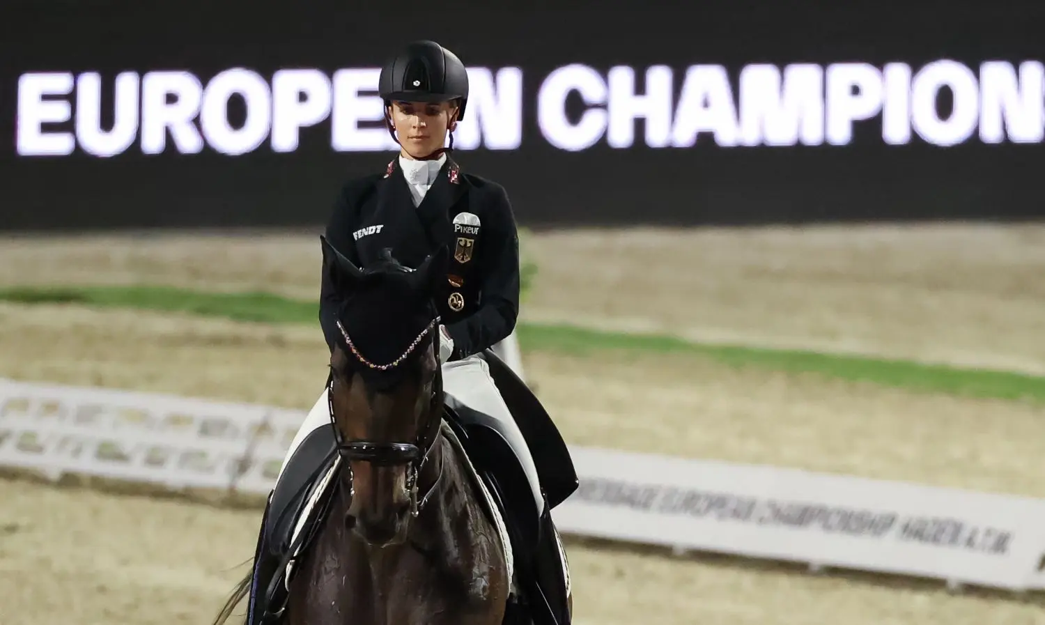 Dressurreiterin Jessica von Bredow-Werndl (Deutschland) reitet auf TSF Dalera BB. Von Bredow-Werndl gewinnt in Hagen die Goldmedaille und ist Europameisterin im Grand Prix Special.
