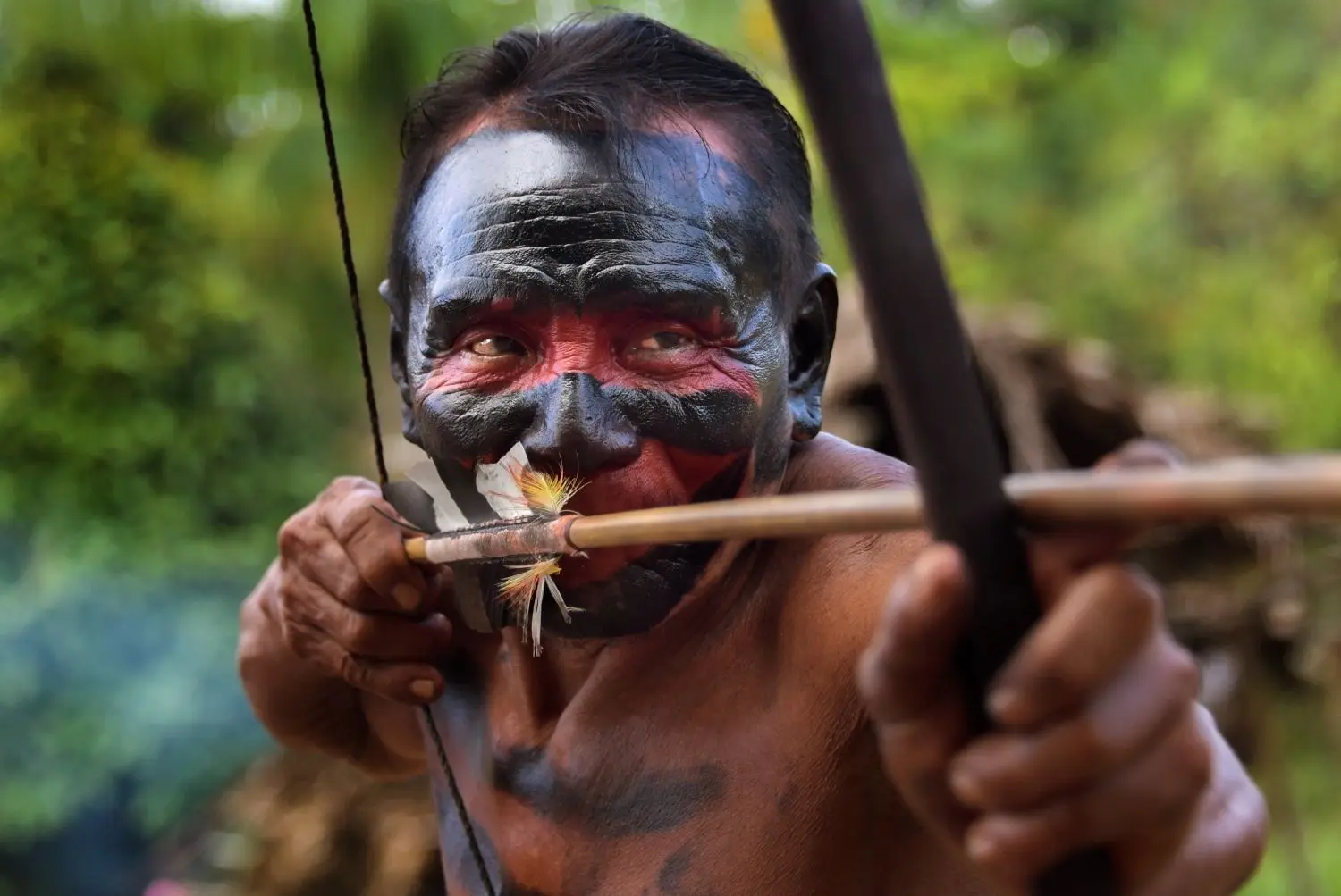 Ein  Mann vom Stamm der Waiapi in Brasilien. Nicht nur um seine Zukunft geht es bei der Amazonas-Synode.