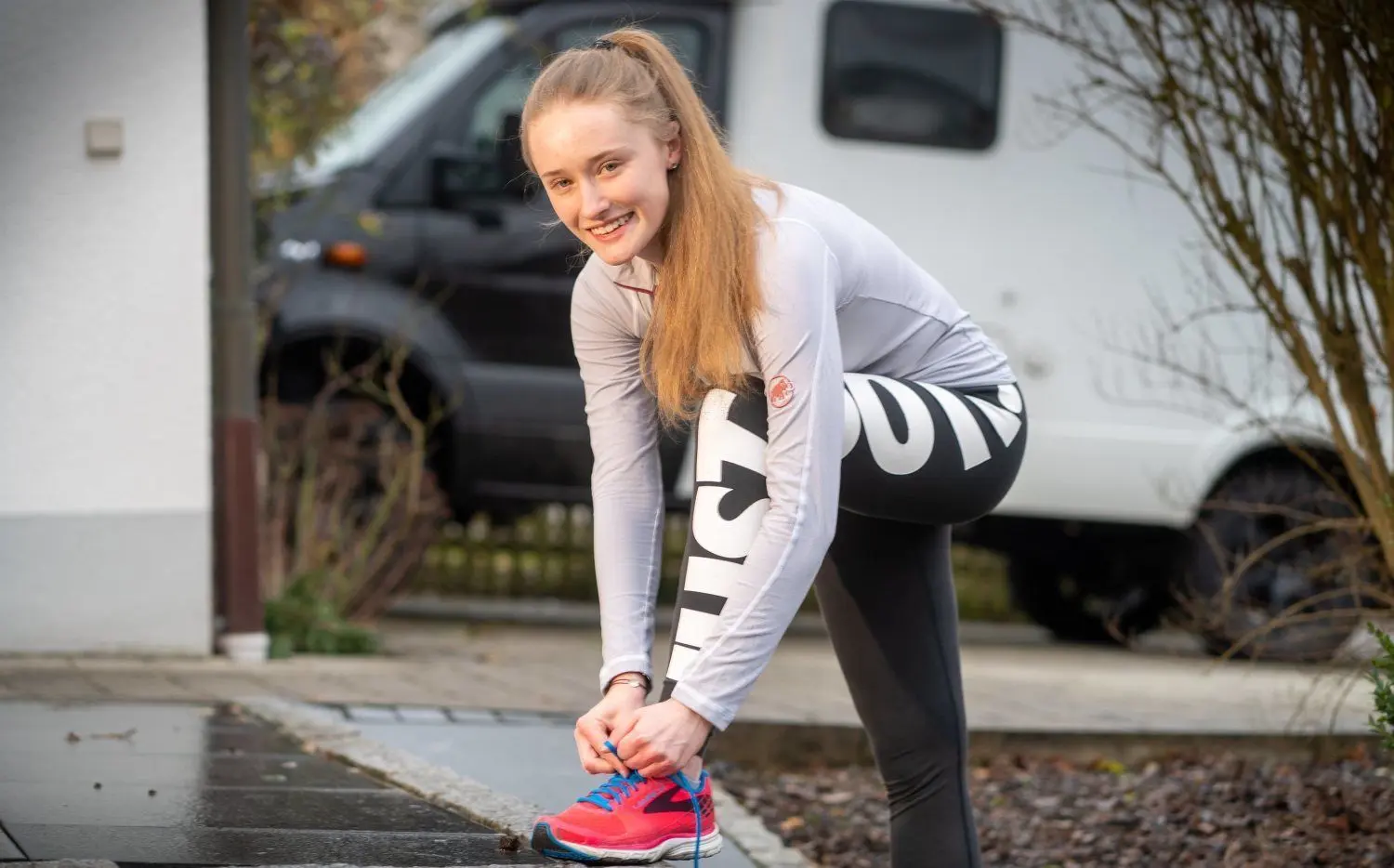 . . . so hält sie sich durchs Joggen fit.⇥