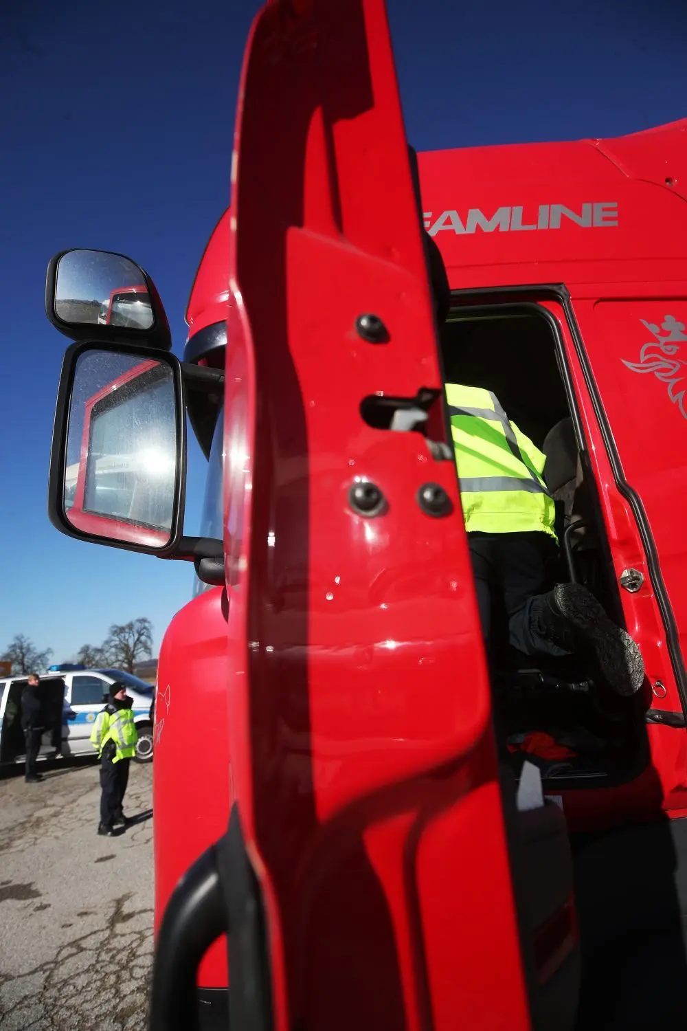 Regelmäßig werden rund um Metzingen Fernfahrer kontrolliert.⇥