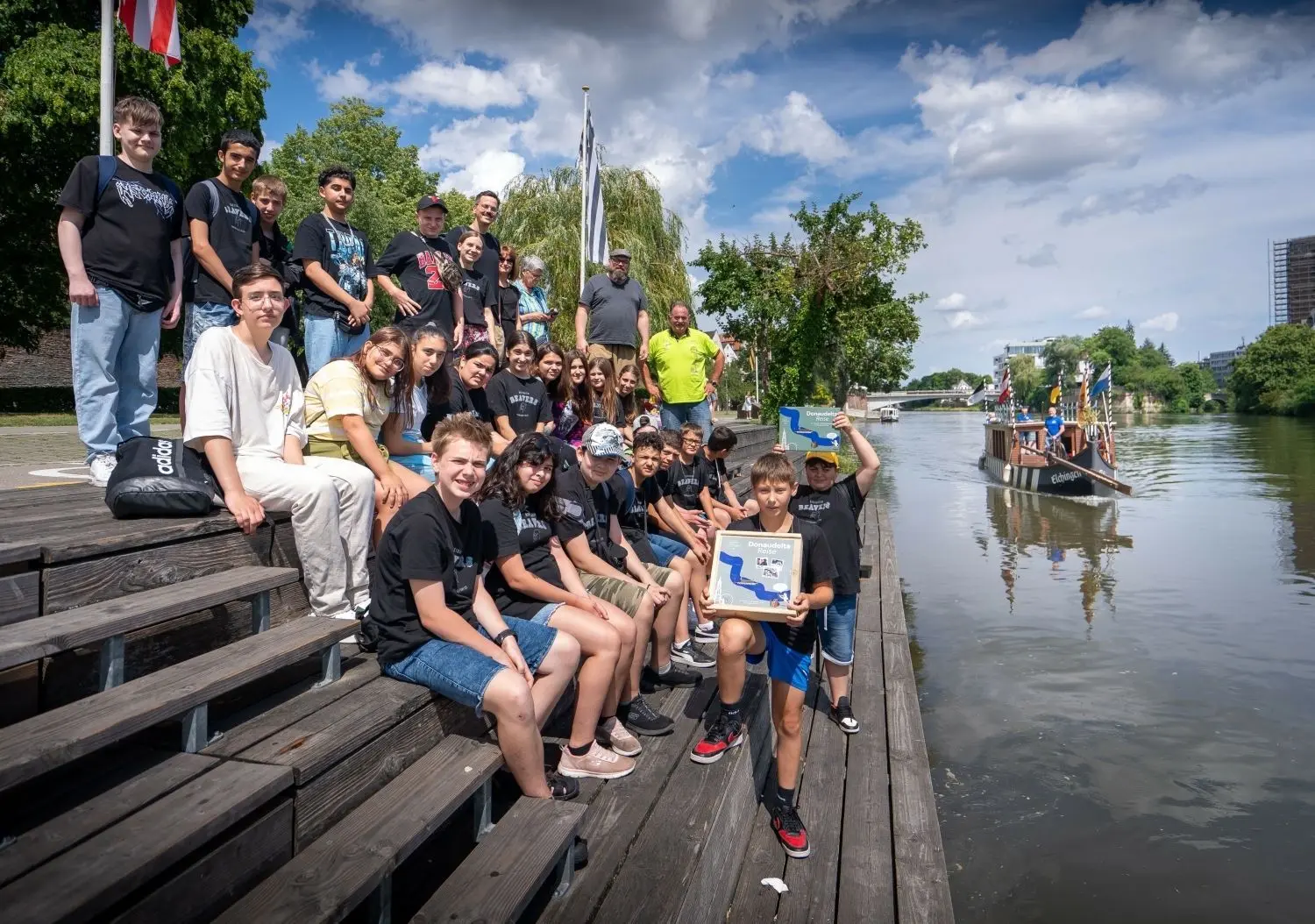 Die jungen Spieleerfinder wurden auf eine Schachtelfahrt eingeladen. In ihrem Spiel geht es darum, auf den typischen Ulmer Schiffen durch zehn Donauländer bis ins Donaudelta zu fahren. ⇥