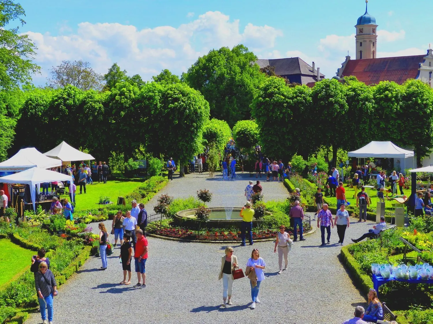 Die Ausstellung in dem charmanten Ambiente von Schloss Hohenstadt war auch in diesem Jahr wieder ein besonderes Erlebnis für die ganze Familie.