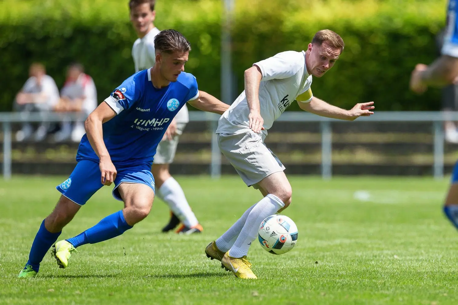 SC-Kapitän Pascal Volk behauptet den Ball.