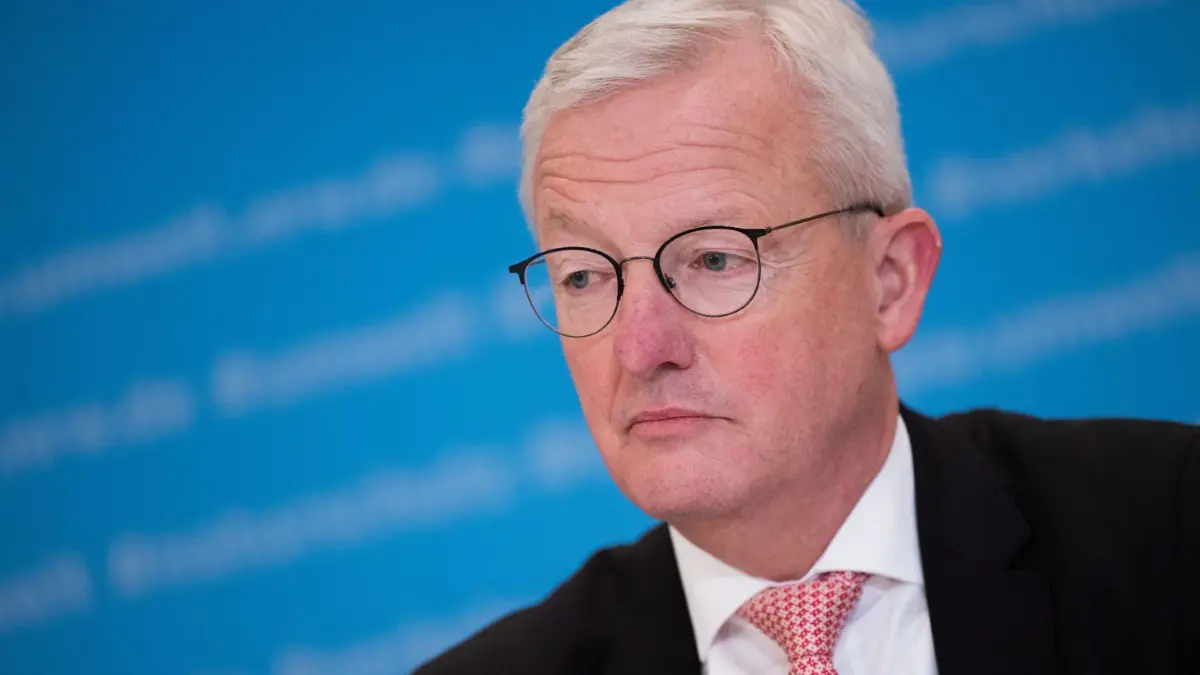 Guido Beermann (CDU), Ex-Verkehrsminister von Brandenburg, steht nun doch nicht vor dem Wechsel in die Autoindustrie. (Symbolbild)
ARCHIV - 23.03.2023, Nordrhein-Westfalen, Aachen: Guido Beermann (CDU), Verkehrsminister von Brandenburg, sitzt bei einer Abschlusspressekonferenz der Verkehrsministerkonferenz auf dem Podium. (zu dpa: «Linke will Verbot für Wechsel von Ex-Ministern in gleichen Bereich») Foto: Rolf Vennenbernd/dpa +++ dpa-Bildfunk +++
