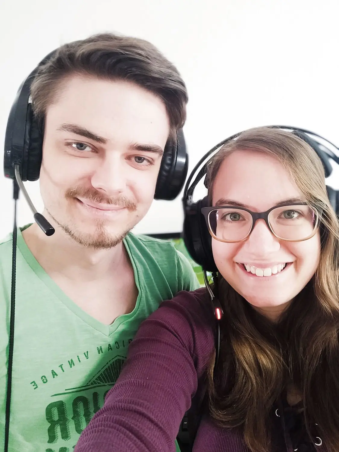 Max Reinalter und Jenny Däubler. Max durfte mit 11 zum ersten Mal an Papas alten Arbeits-PC. Kein Vergleich zu heute: „Der hatte damals noch Windows 95!“