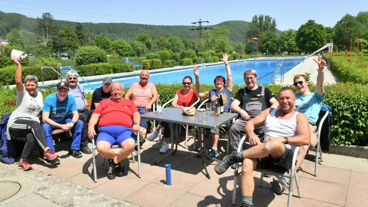 Die Helfer im Schelklinger Freibad. Sie sind enorm wichtig, ohne sie könnte das Bad nicht öffnen.
Das Scheklinger Freibad eine Woche später eröffnet, am 3. Juni.