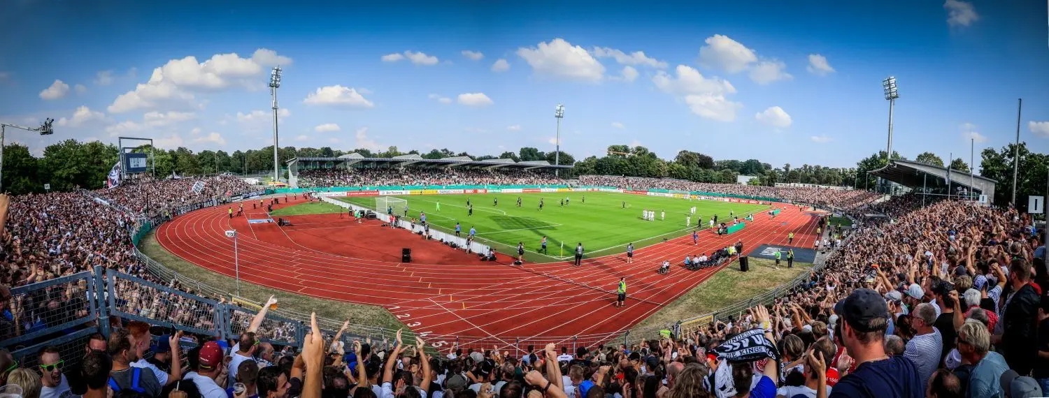 Ausverkauft war das Donaustadion das letzte Mal beim DFB-Pokalkracher des SSV Ulm 1846 Fußball gegen Eintracht Frankfurt im Sommer 2018.⇥