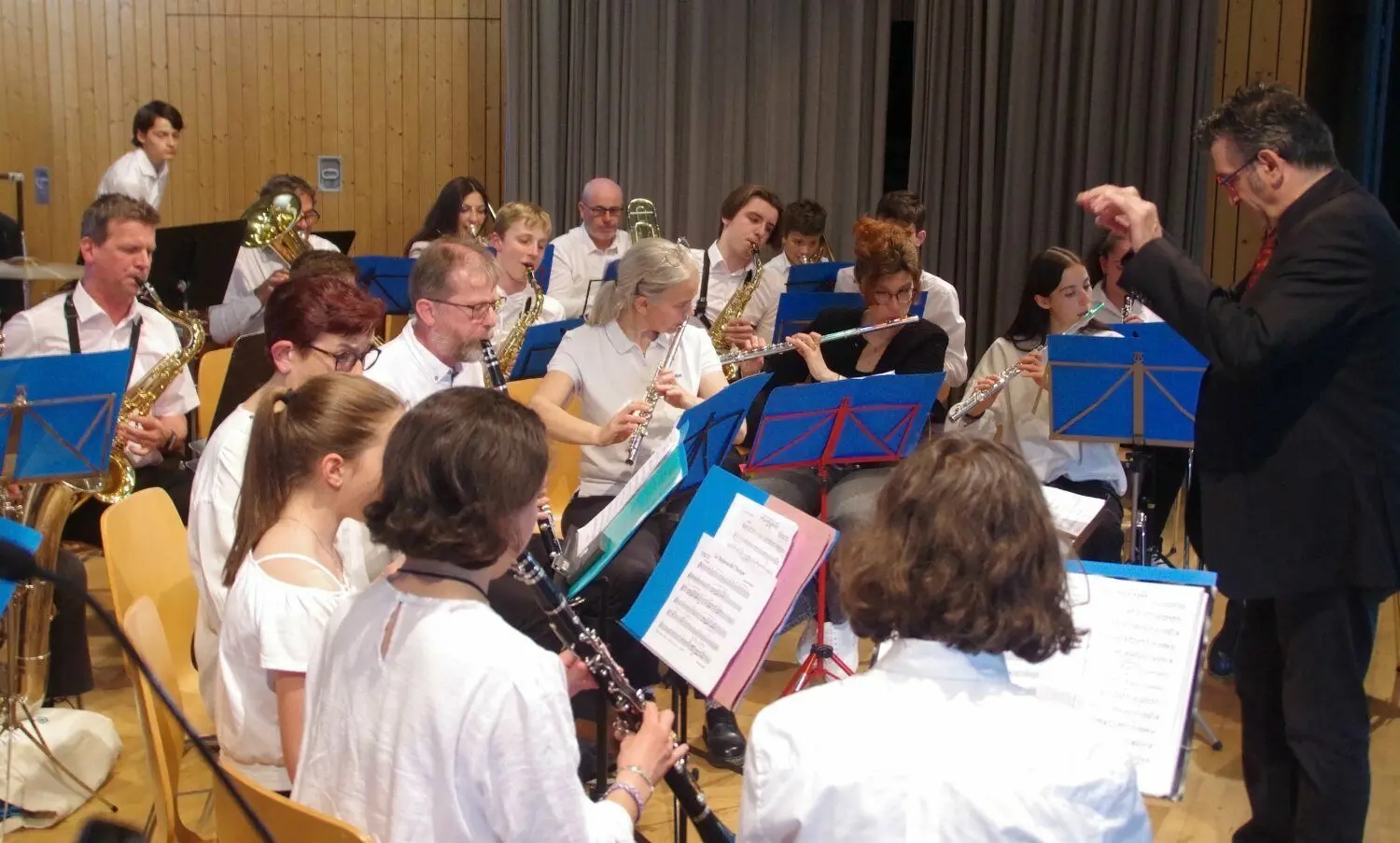 Es spielte auf die Musikschule von Voreppe unter der Leitung von Jean-Louis Meyrieux.