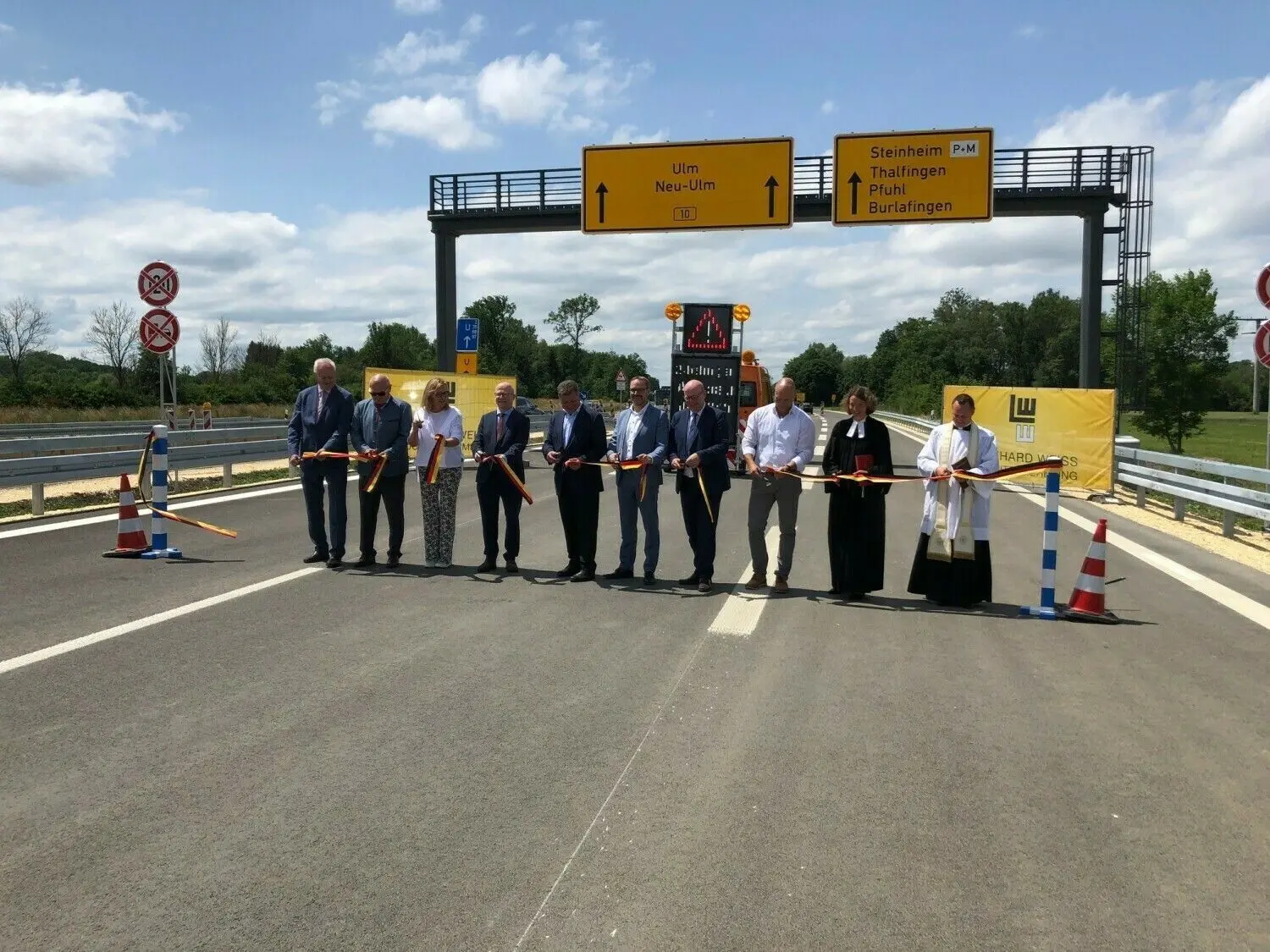 Am Montag erfolgte die offizielle Verkehrsfreigabe der B10 zwischen Neu-Ulm und der Anschlussstelle Nersingen.