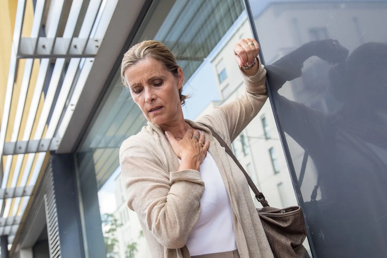 Immer mehr Menschen kommen mit Atemnot schon bei einfachsten Belastungen in die Reutlinger Praxis des Lungenfacharztes Christoph Zimmermann. ⇥