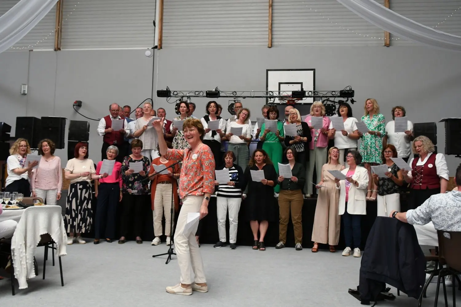 Der Projektchor des Liederkranzes sang unter anderem beim Festbankett im Sale de Chênes am Sonntagnachmittag.