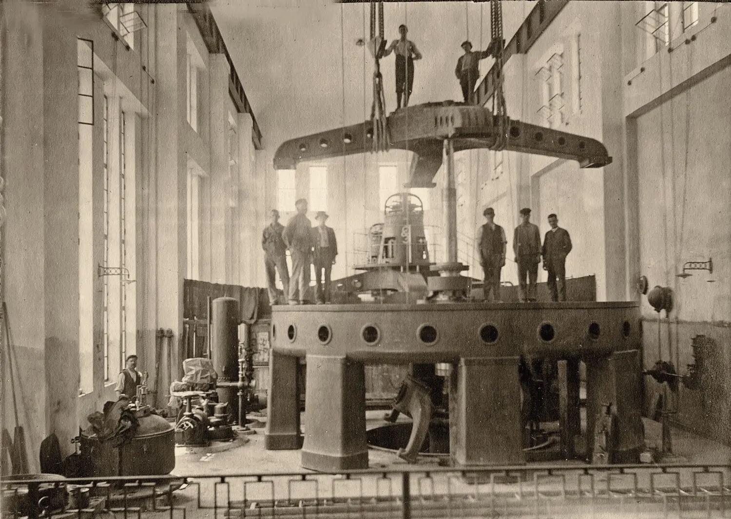 Die Wasserkraftanlage in Öpfingen wurde vor 100 Jahren in Betrieb genommen. Damals haben die Monteure Francis-Turbinen installiert, die erst 1982 gegen andere ausgetauscht wurden.