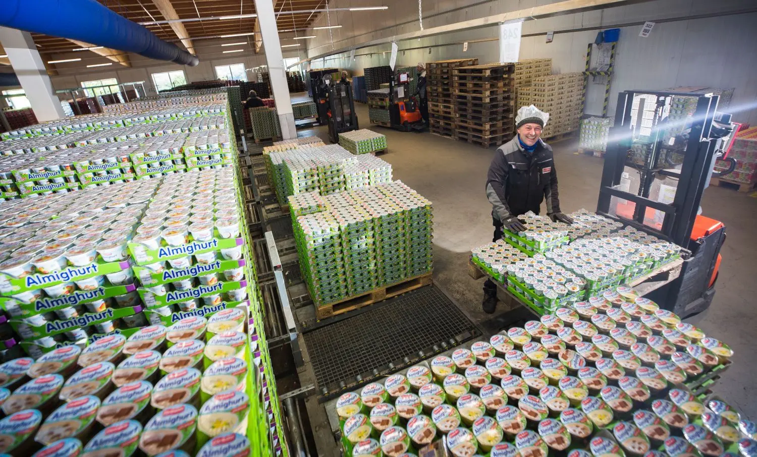 Fertig zum Versand: Beim Fruchtjoghurt ist Ehrmann Marktführer in Deutschland. ⇥