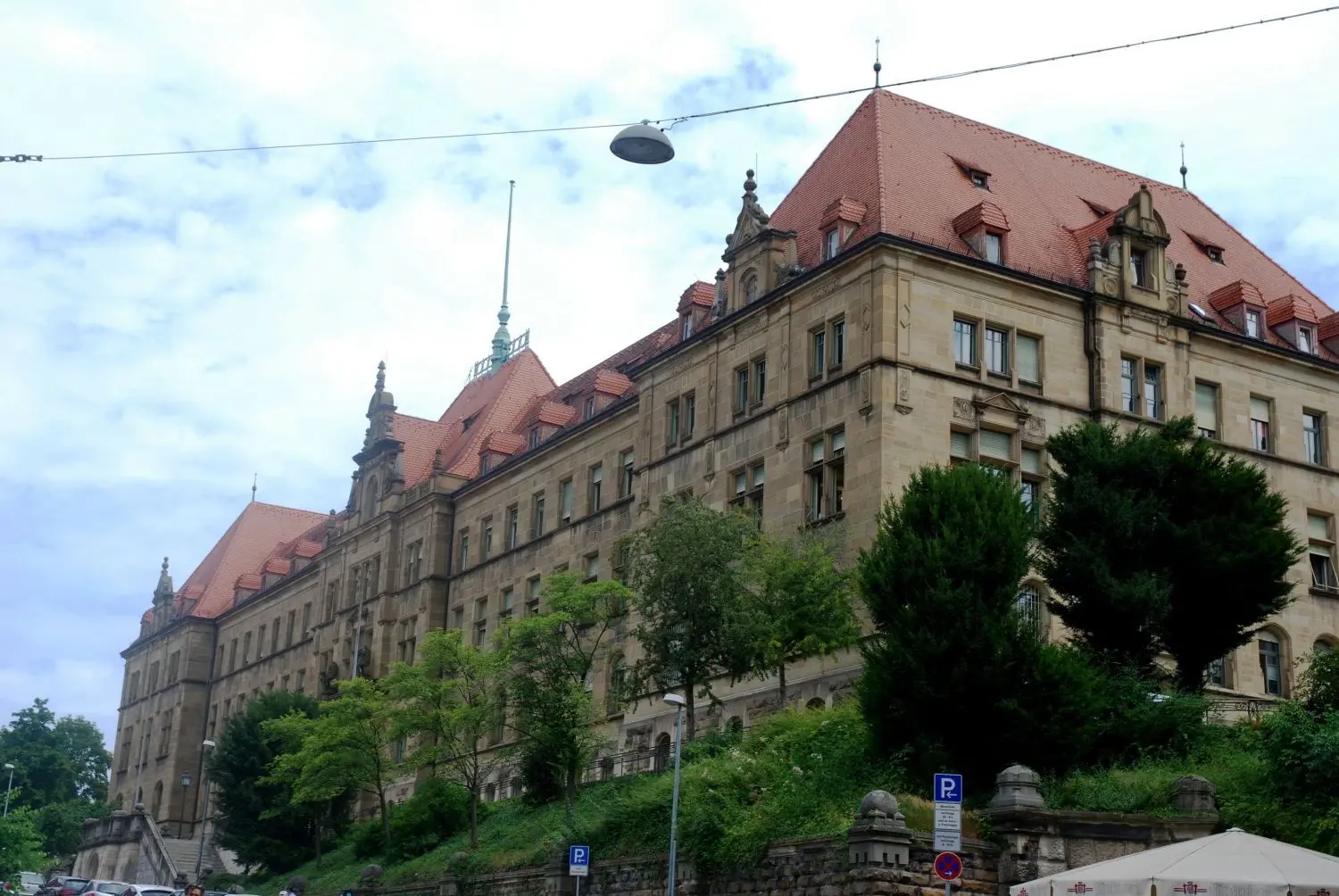 Die dritte große Jugendkammer des Landgerichts Tübingen verhandelt derzeit den Fall eines Sonnenbühlers, der eine 13-Jährige sexuell missbraucht haben soll. ⇥
