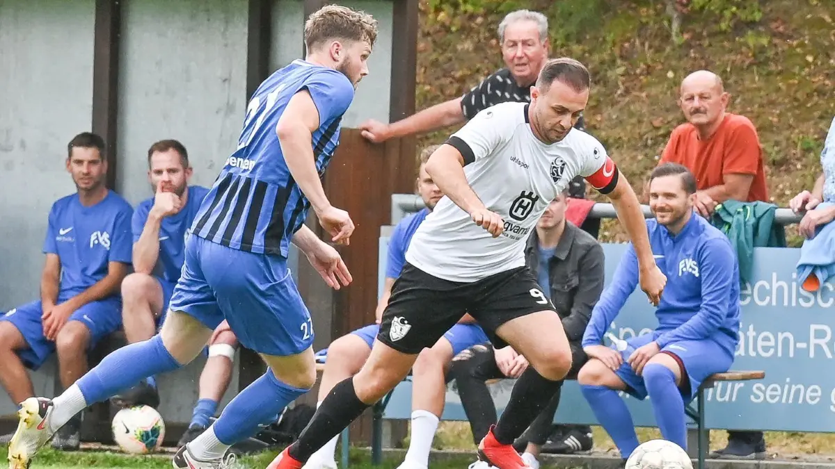 Voerst kein Stadtderby mehr: Der FV Senden weilt weiter in der Kreisliga A. Der TSV Senden (in weiß) ist abgestiegen und muss sich in der B3 beweisen.
Fußball Kreisliga, Derby in der Kreisliga A/Iller: FV Senden - TSV Senden (weiß)
Nr.9 TSV, Nr27 FV