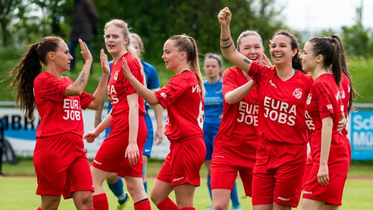 Riesenfreude beim VfL Ulm/Neu-Ulm.Fußball Donau/Iller Bezirkspokal Frauen : Die SSG Ulm trifft auf Vorjahressieger VfL Ulm/Neu-Ulm gegenüber.VfL gewinnt Bezirkspokal, Lea Preußner-Tavaglione